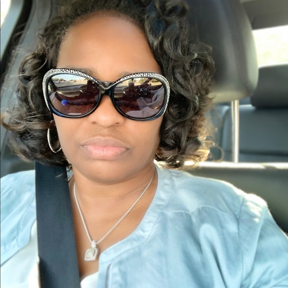 Meet your Posher, Bee - Picture 5 of 7